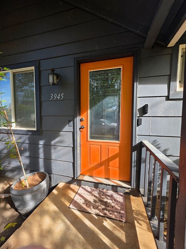 Foto del edificio - 3 BED/1 BATH LOCATED IN REDDING, CA