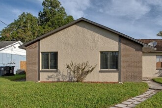 Building Photo - 6003 Oleander Dr