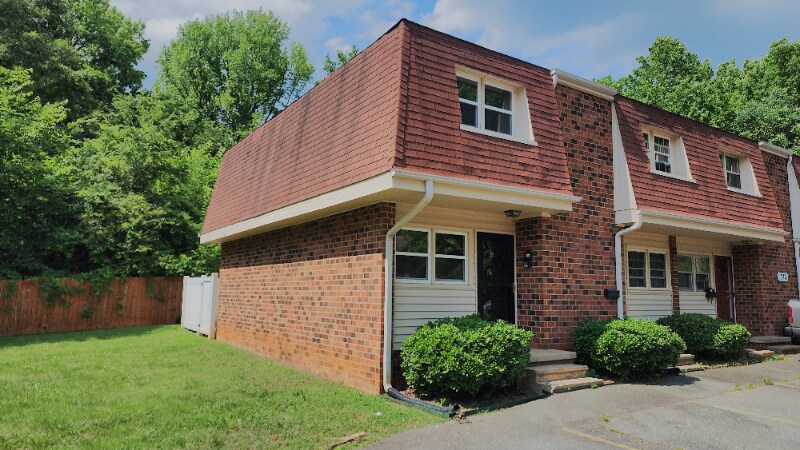 Foto principal - 716 Shawnee Dr