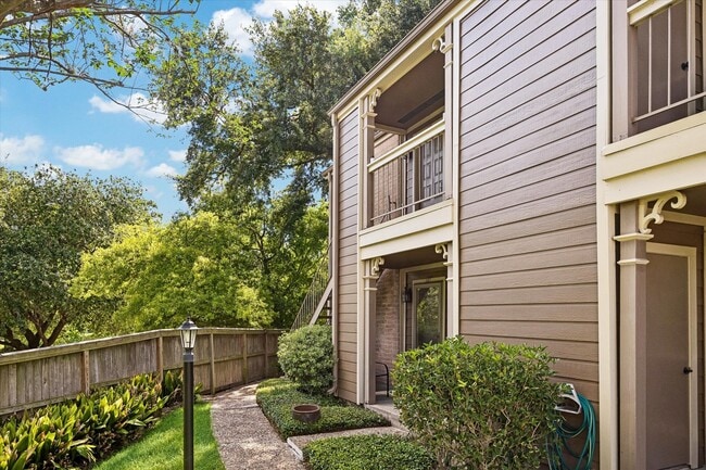 Building Photo - 1880 White Oak Dr