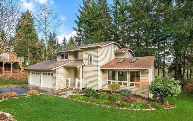 Building Photo - Charming Lynnwood/Bothell area Home For Rent with large 1/2 acre lot Available Now!