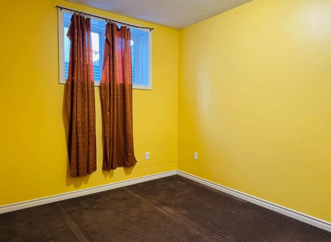 Building Photo - 364 Martindale Dr NE