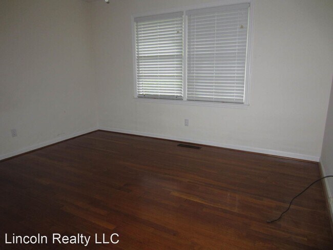 Building Photo - 3 br, 2 bath House - 5 Lakeview Circle