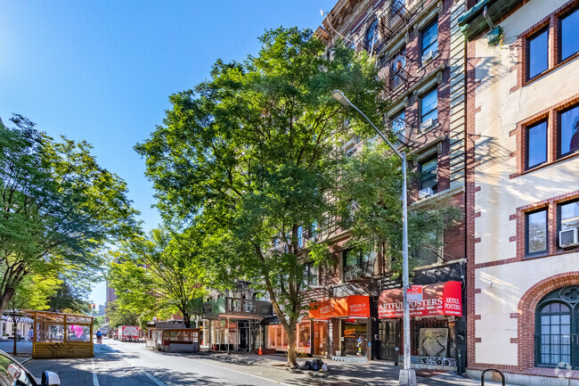 Building Photo - 192 Bleecker St