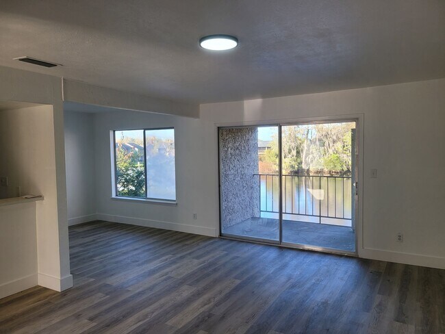 Foto del edificio - FOR RENT!!! CUTE AND COZY 1 BEDROOM 1 BATHROOM CONDO.- ON THE WATER...