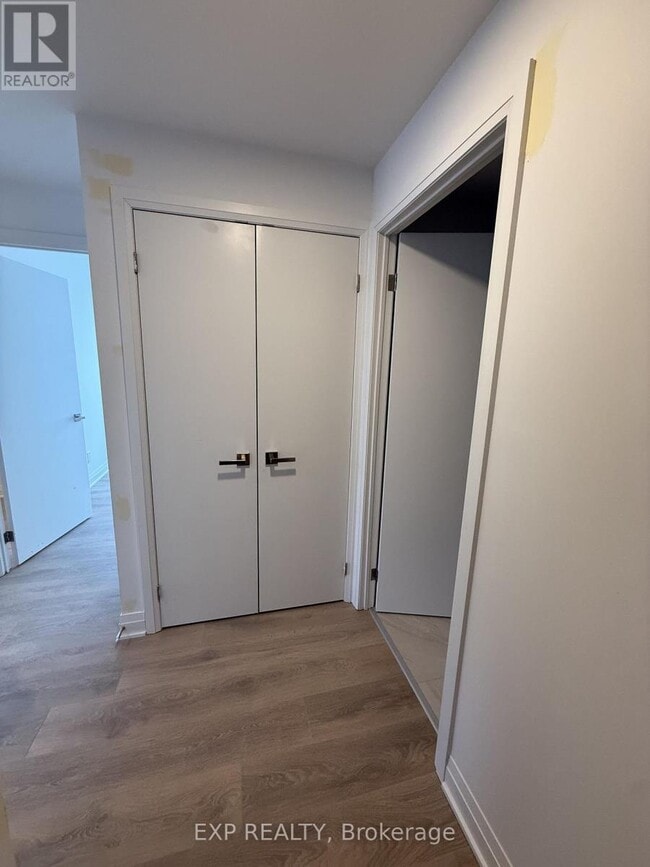 Photo du bâtiment - 4015 The Exchange