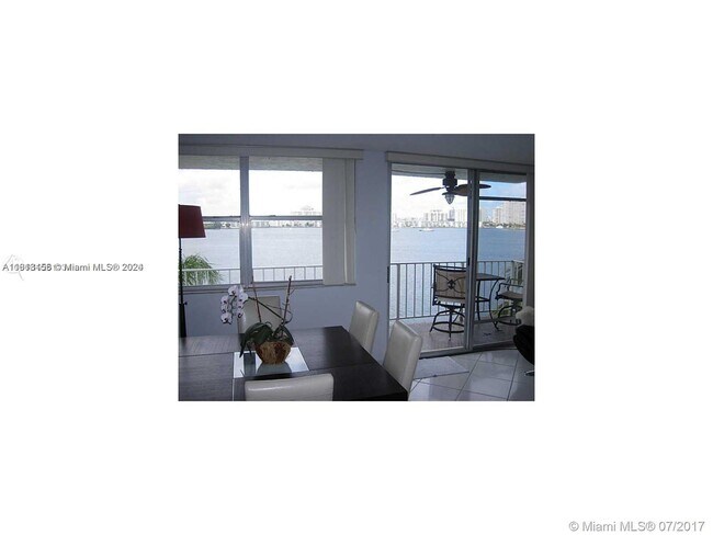 Foto del edificio - 16546 NE 26th Ave