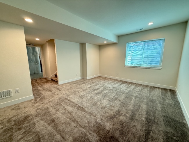 Building Photo - 102 Cayauga Way