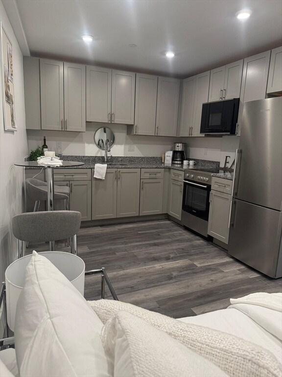 Foto del edificio - 585 Essex St