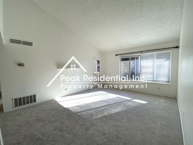 Foto del edificio - 2 br, 2 bath House - 9200 Madison #174