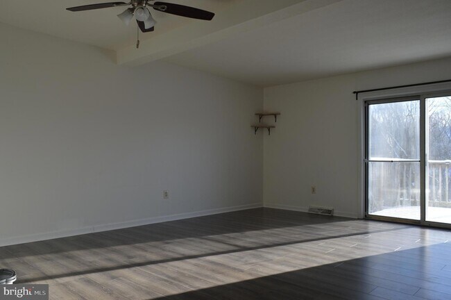 Building Photo - 890 Gaming Square