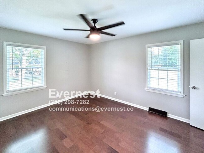 Foto del edificio - 142 Paul Dr