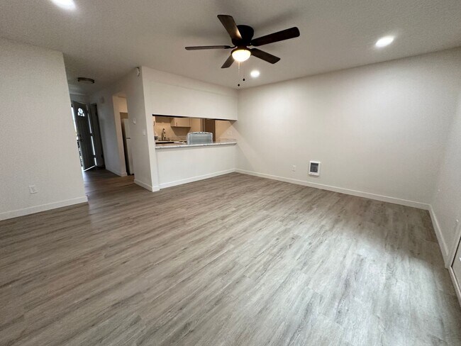 Foto del edificio - 3 Bedroom Cornelius Duplex, with Lots of U...