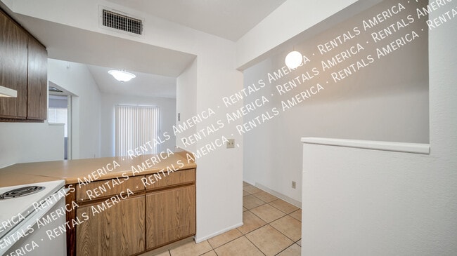 Foto del edificio - 1366 N Riverview Blvd