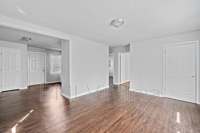 Building Photo - 1204 Midland St