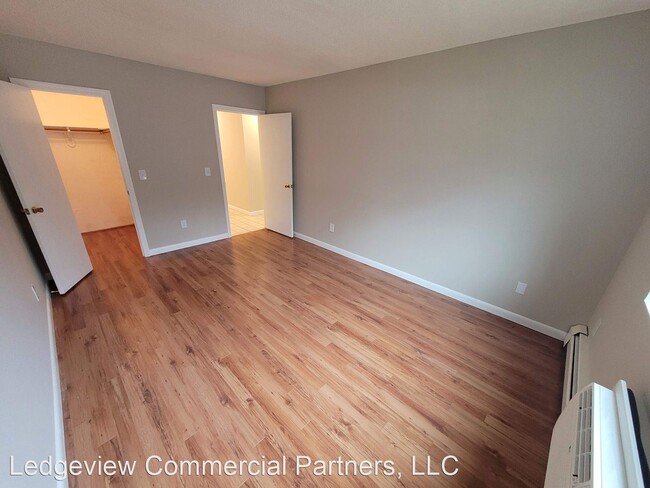 Building Photo - 2 br, 1 bath House - 377 Huse Rd. #3