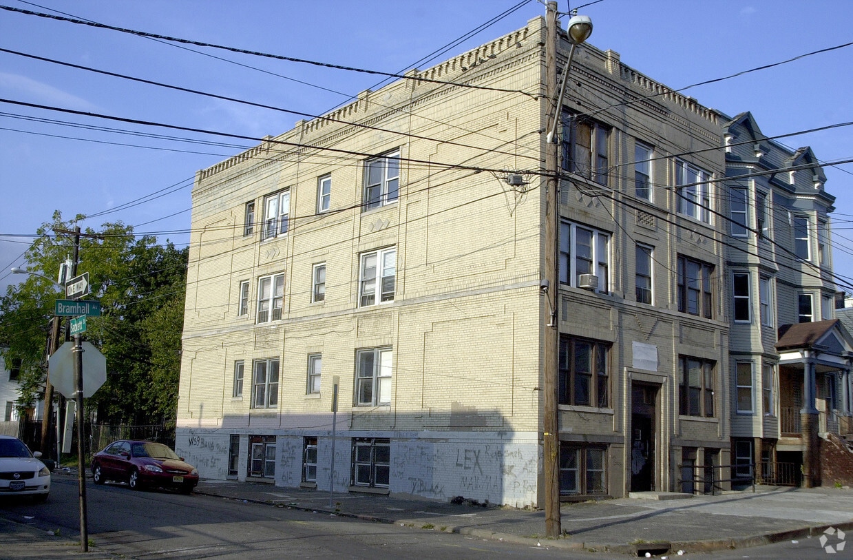 Building Photo - 615 Bramhall Ave