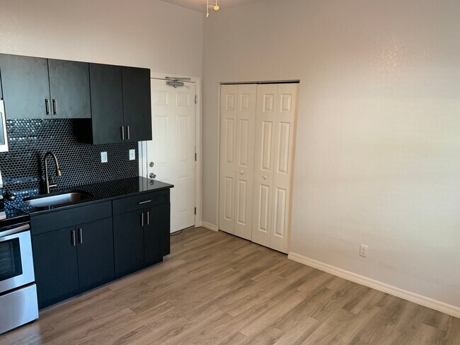 Foto del edificio - Studio Bed/1 Bath - Unit 3