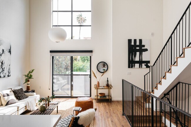 Foto del edificio - 527 S Wilton Pl