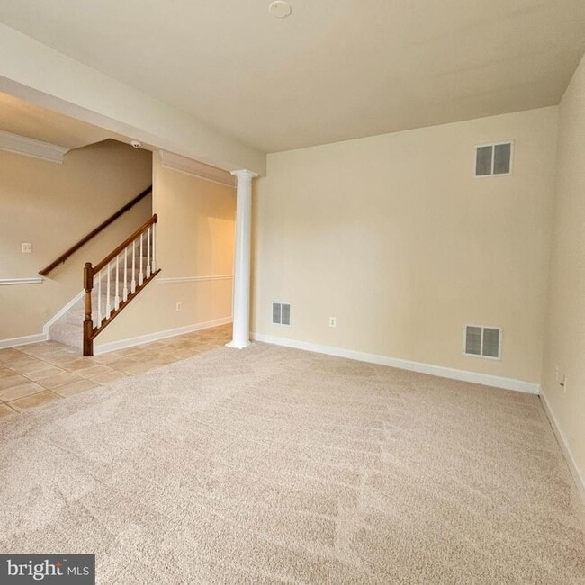 Building Photo - 725 Chevington Ct