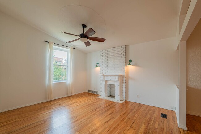 Foto del edificio - 3972 Russell Blvd