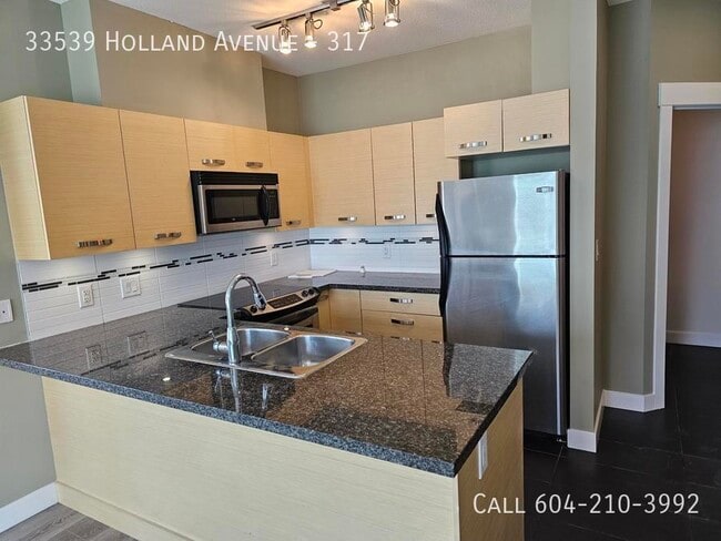Building Photo - Spacious On Holland!
