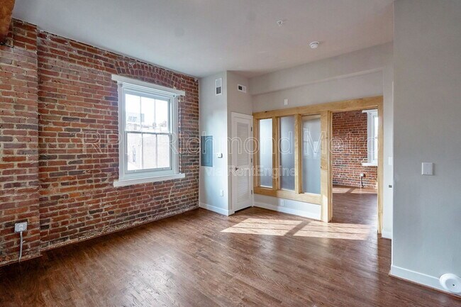 Building Photo - 10 Walnut Alley