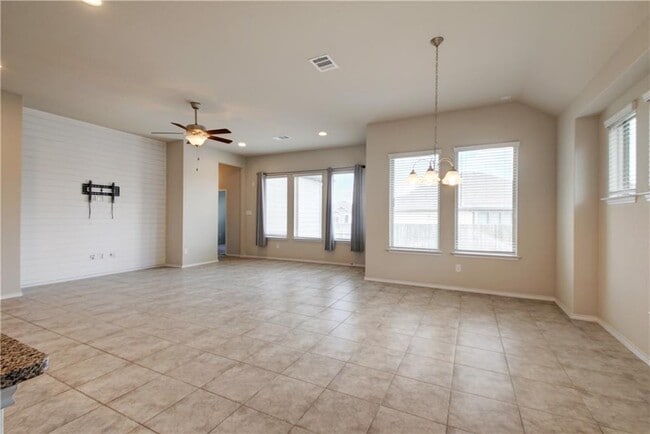 Building Photo - 104 Finley St