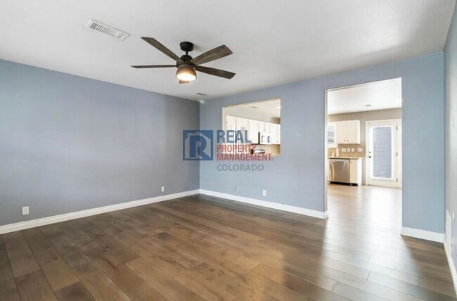 Building Photo - 5796 Biscay St