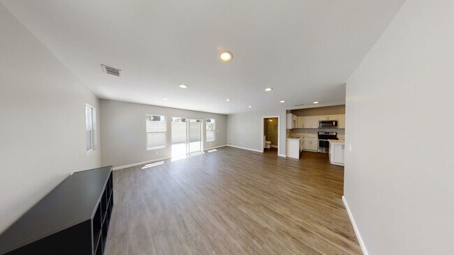 Foto del edificio - Large Property w/ 2 Kitchens!!
