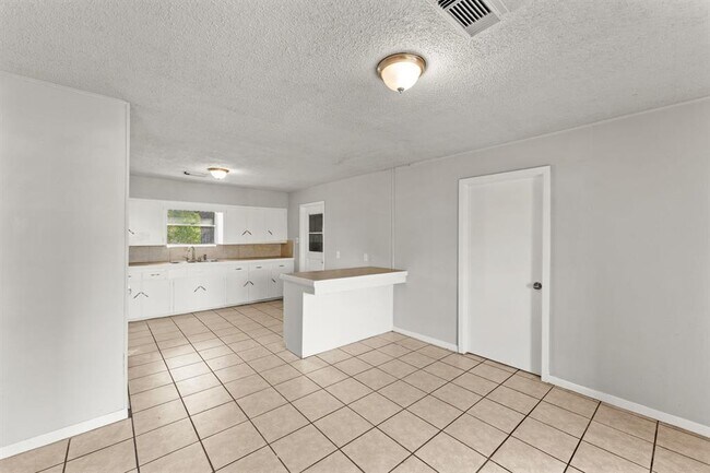 Foto del edificio - 5102 Nolridge Dr