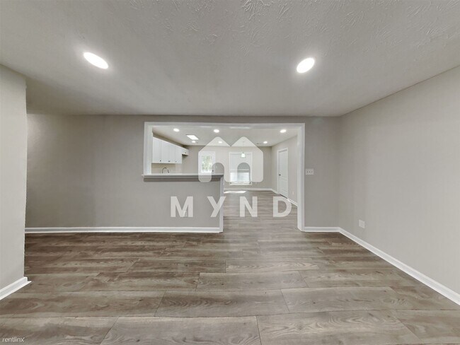 Foto del edificio - 3 br, 2 bath House - 8704 Collins Dr