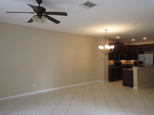 Building Photo - Available Now! Oviedo 3 bedroom 2.5 bath t...