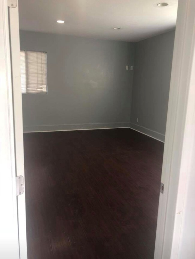 Building Photo - 715 N Hagar St