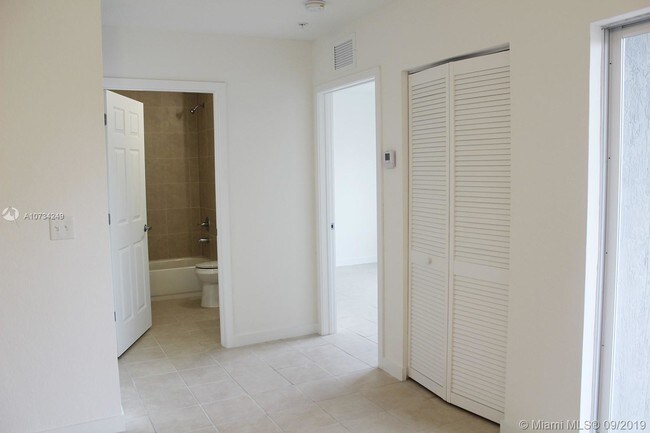 Foto del edificio - 1005 NW 21st Ct