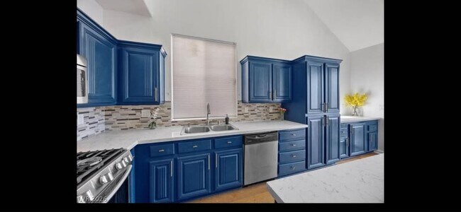 Building Photo - 792 Valley Rise Dr