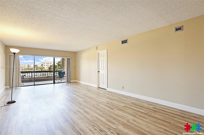 Building Photo - 1036 US-1