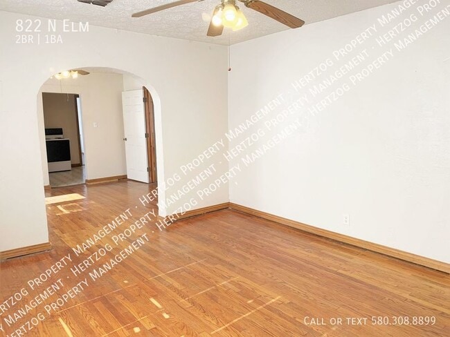 Foto del edificio - 822 N Elm-