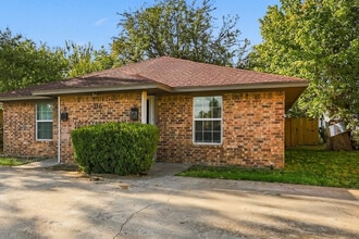 Building Photo - 2BR/1.0BA Home - Arlington