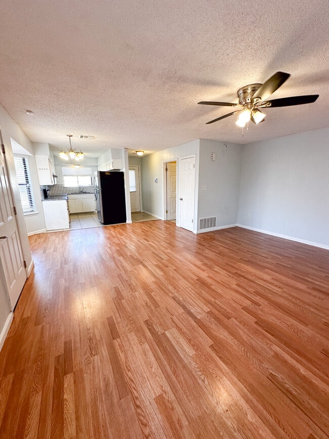 Foto del edificio - 2711 NE Euclid Ave