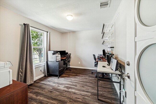 Foto del edificio - 15434 Paxton Woods Dr