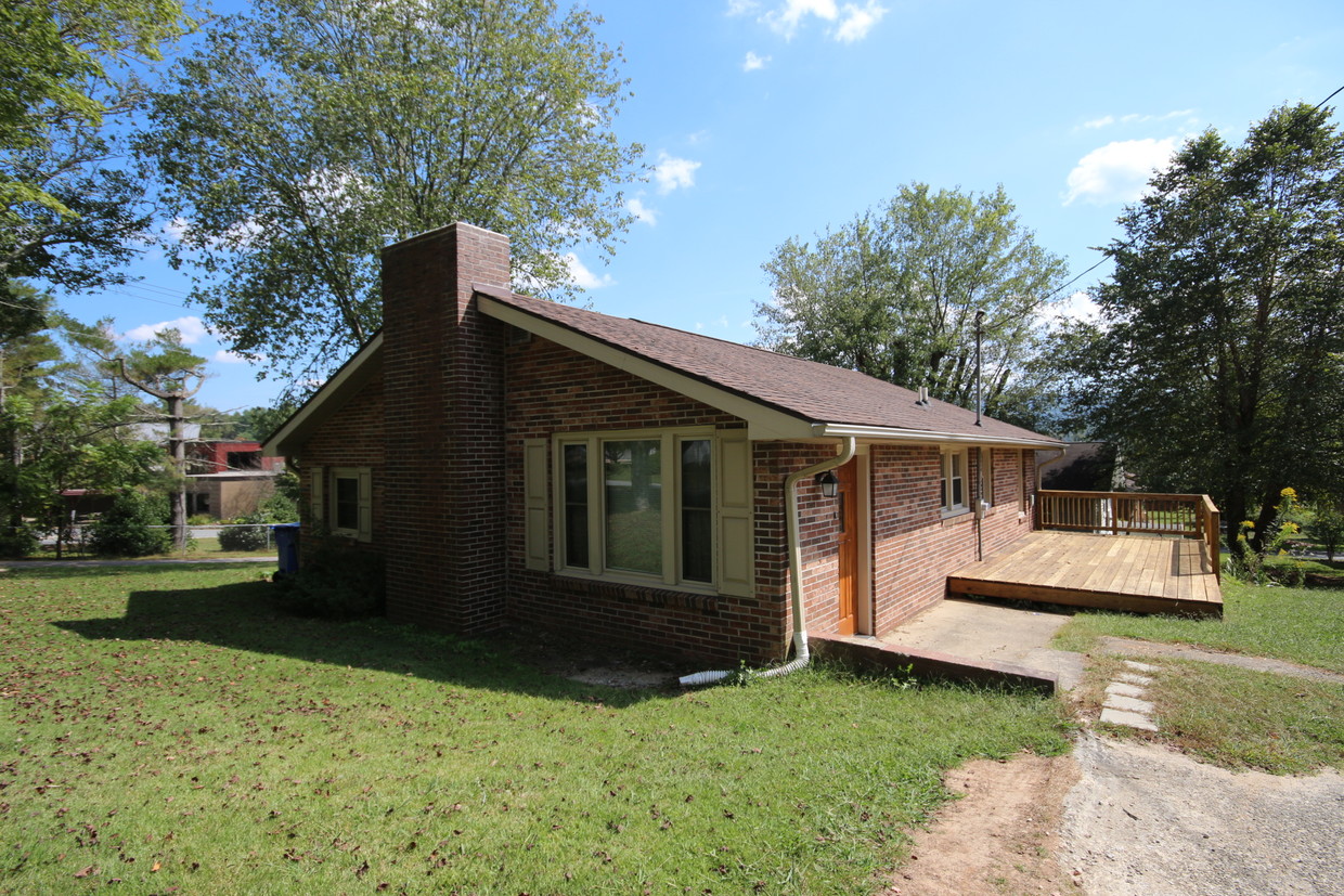 Primary Photo - 123 Gallimore Rd