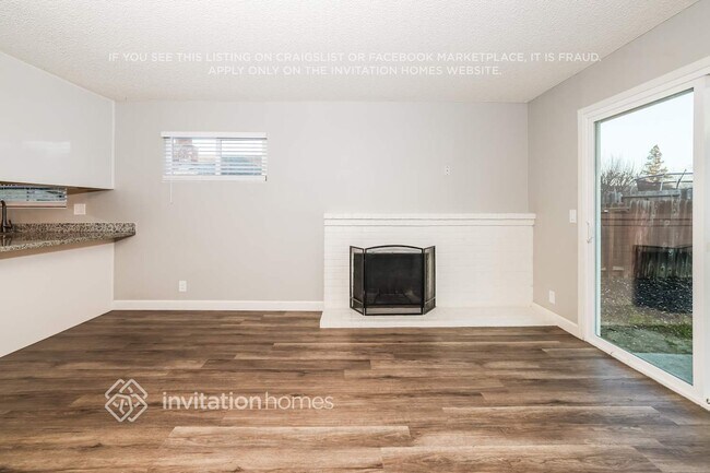 Foto del edificio - 1024 Woodridge Dr