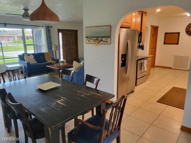 Building Photo - 3 br, 2 bath House - 22062 Concha Ave Fl 3...