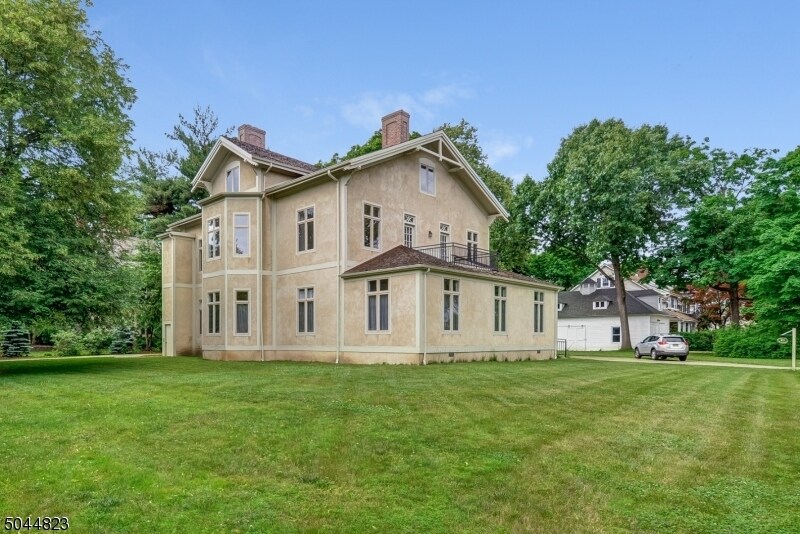 Primary Photo - 21 Perry St