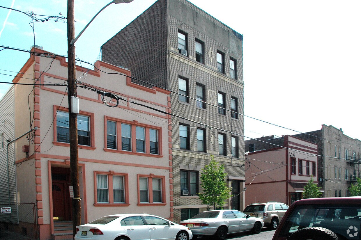 Building Photo - 210 63rd St