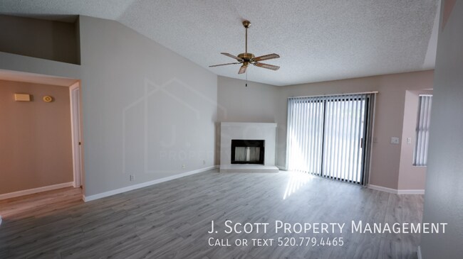 Foto del edificio - 8957 W Rose Ln