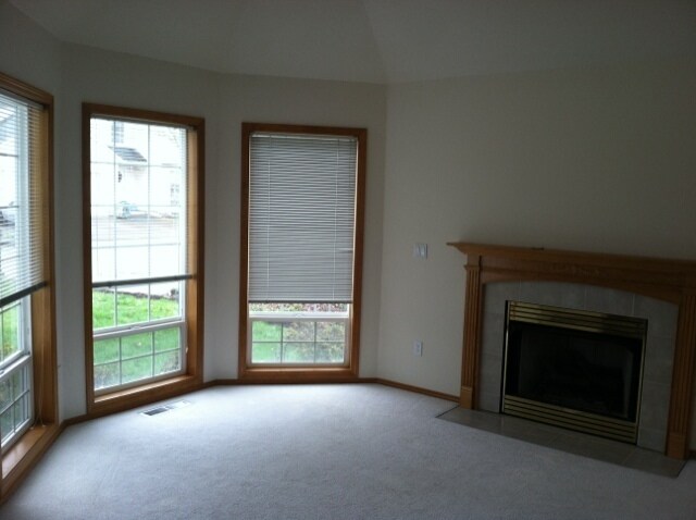 Building Photo - Love the Location in this Spacious 4-Bedro...