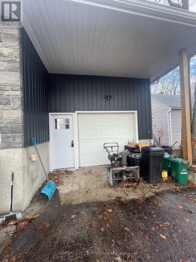 Building Photo - 56 Olive Crescent