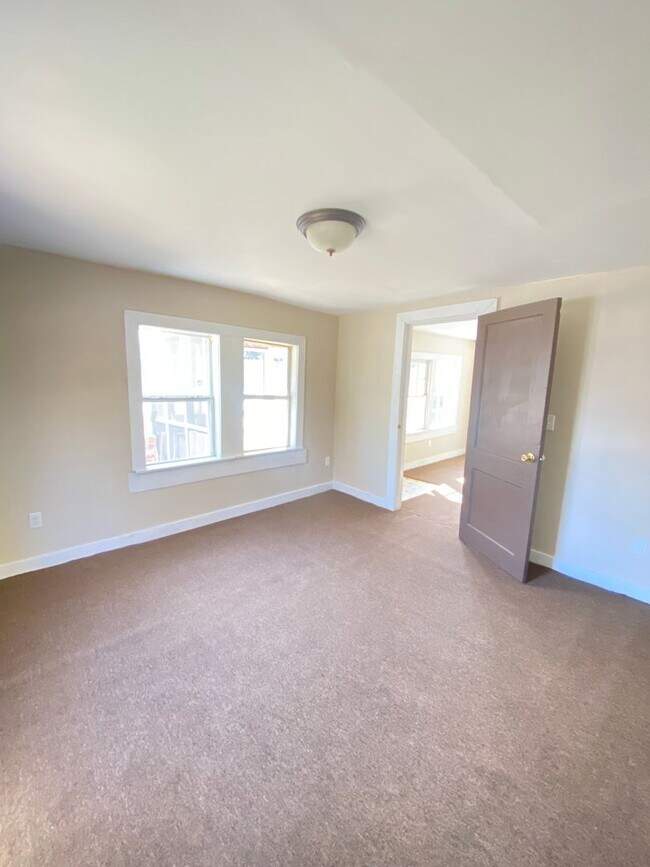 Building Photo - 2Bed/1Bath Home Available Now!